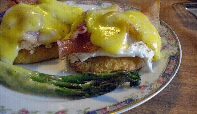 how to make healthy eggs benedict