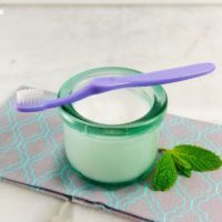 How to make natural toothpaste
