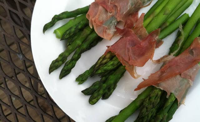 Prosciutto Wrapped Asparagus Recipe- easy and healthy appetizer or side