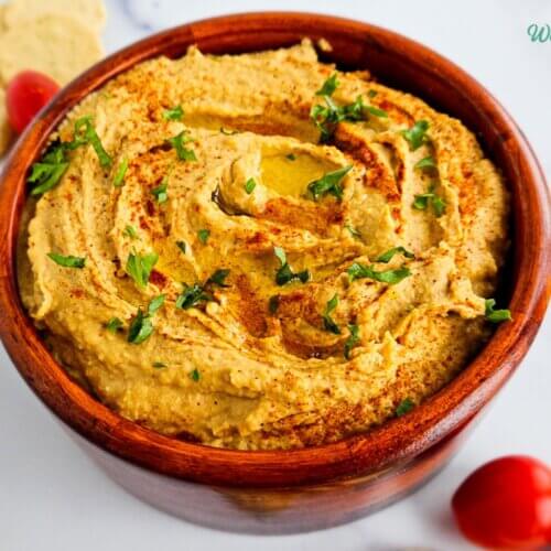 Sundried tomato and roasted garlic hummus pro